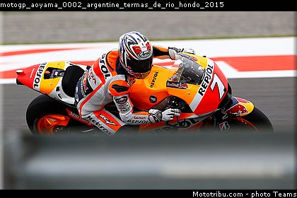 motogp_aoyama_0002_argentine_termas_de_rio_hondo_2015.jpg