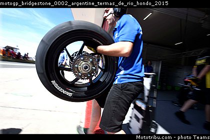 motogp_bridgestone_0002_argentine_termas_de_rio_hondo_2015.jpg