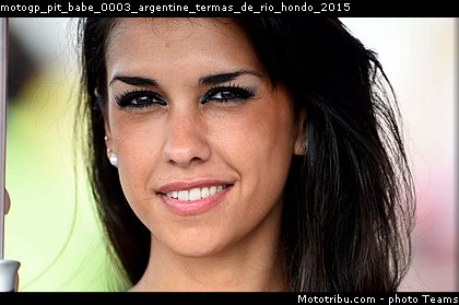 motogp_pit_babe_0003_argentine_termas_de_rio_hondo_2015.jpg
