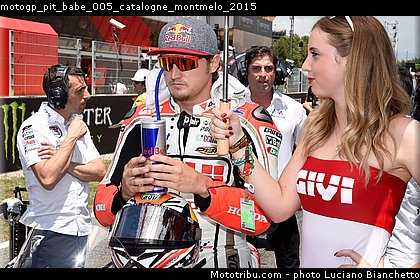 motogp_pit_babe_005_catalogne_montmelo_2015.jpg