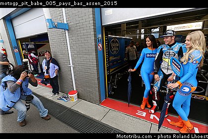 motogp_pit_babe_005_pays_bas_assen_2015.jpg