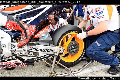 motogp_bridgestone_001_angleterre_silverstone_2015.jpg