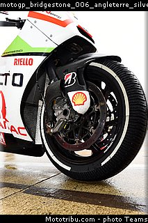 motogp_bridgestone_006_angleterre_silverstone_2015.jpg