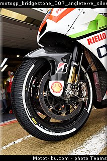 motogp_bridgestone_007_angleterre_silverstone_2015.jpg