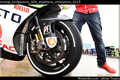 motogp_bridgestone_008_angleterre_silverstone_2015.jpg