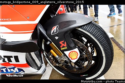 motogp_bridgestone_009_angleterre_silverstone_2015.jpg