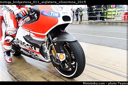 motogp_bridgestone_011_angleterre_silverstone_2015.jpg