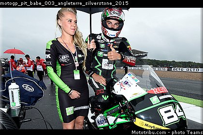 motogp_pit_babe_003_angleterre_silverstone_2015.jpg