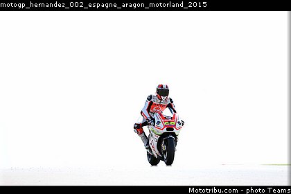 motogp_hernandez_002_espagne_aragon_motorland_2015.jpg