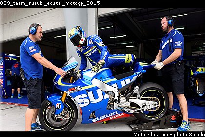 039_team_suzuki_ecstar_motogp_2015.jpg