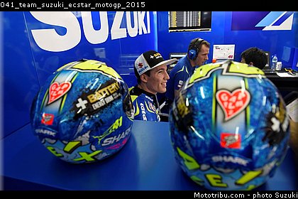 041_team_suzuki_ecstar_motogp_2015.jpg