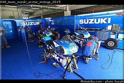 048_team_suzuki_ecstar_motogp_2015.jpg