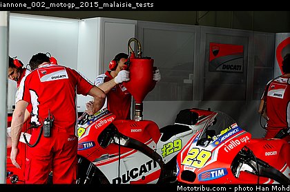iannone_002_motogp_2015_malaisie_tests.jpg
