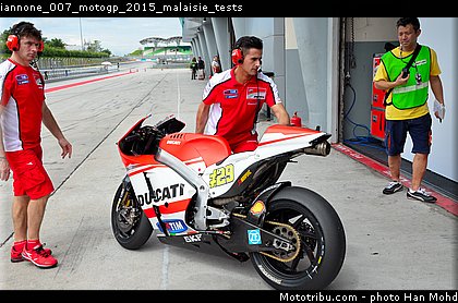 iannone_007_motogp_2015_malaisie_tests.jpg