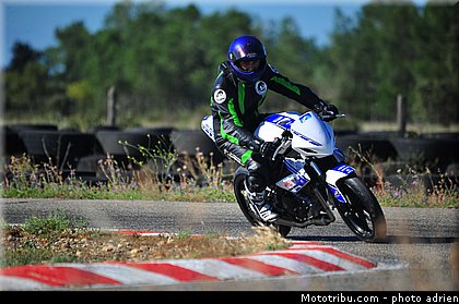bleu_001_ecole_zf_grand_prix_2013_eyguieres.jpg