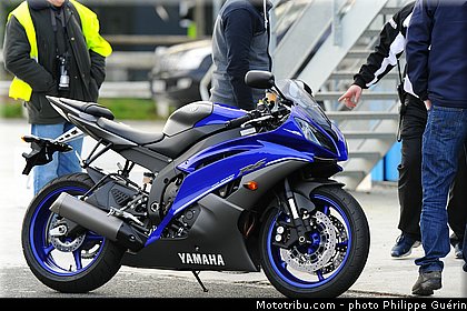 coupe_yamaha_yzf_125_r_2013_finale_carole_001.jpeg