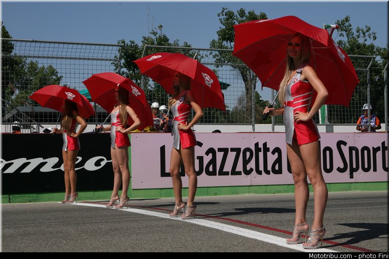 superbike_pit_babe_003_wsbk_2013_italie_imola