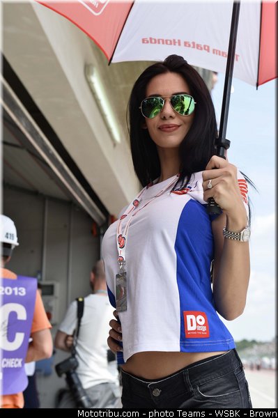 superbike_pit_babe_017_italie_imola_2013
