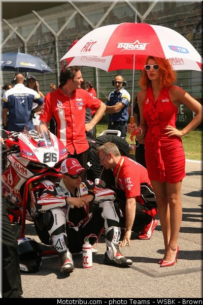 superbike_pit_babe_029_italie_imola_2013