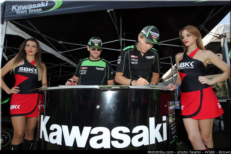 superbike_pit_babe_042_italie_imola_2013