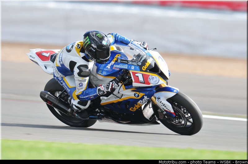1000stk_barrier_003_wsbk_2013_angleterre_silverstone
