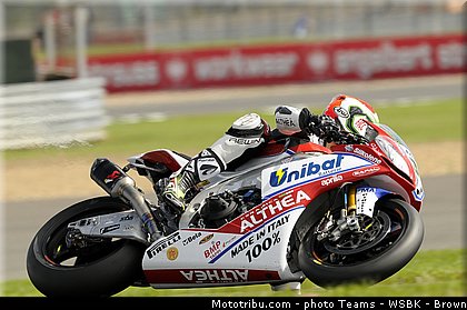superbike_giugliano_001_wsbk_2013_angleterre_silverstone.jpg