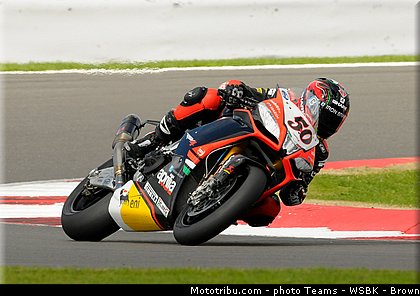 superbike_guintoli_008_wsbk_2013_angleterre_silverstone.jpg