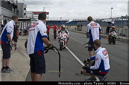 superbike_haslam_007_wsbk_2013_angleterre_silverstone.jpg