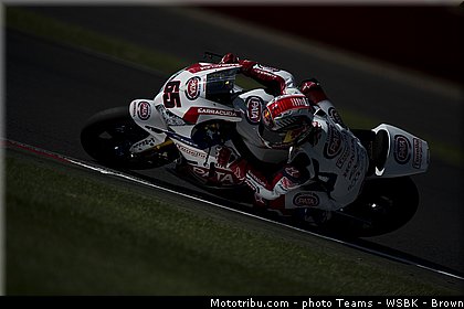 superbike_rea_015_wsbk_2013_angleterre_silverstone.jpg