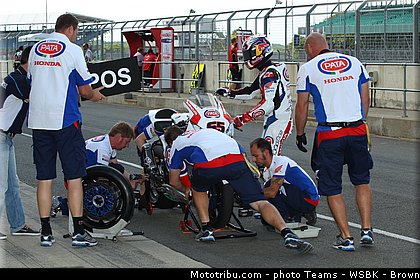 superbike_rea_017_wsbk_2013_angleterre_silverstone.jpg