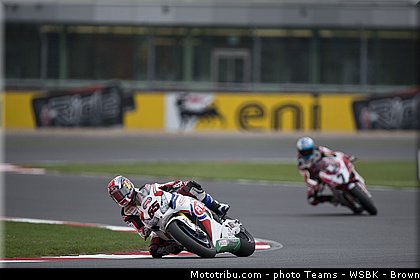 superbike_rea_032_wsbk_2013_angleterre_silverstone.jpg