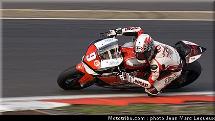 1000stk_jezek_004_wsbk_2013_allemagne_nurburgring.jpg