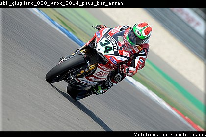 sbk_giugliano_008_wsbk_2014_pays_bas_assen.jpg