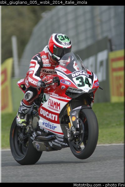 sbk_giugliano_005_wsbk_2014_italie_imola