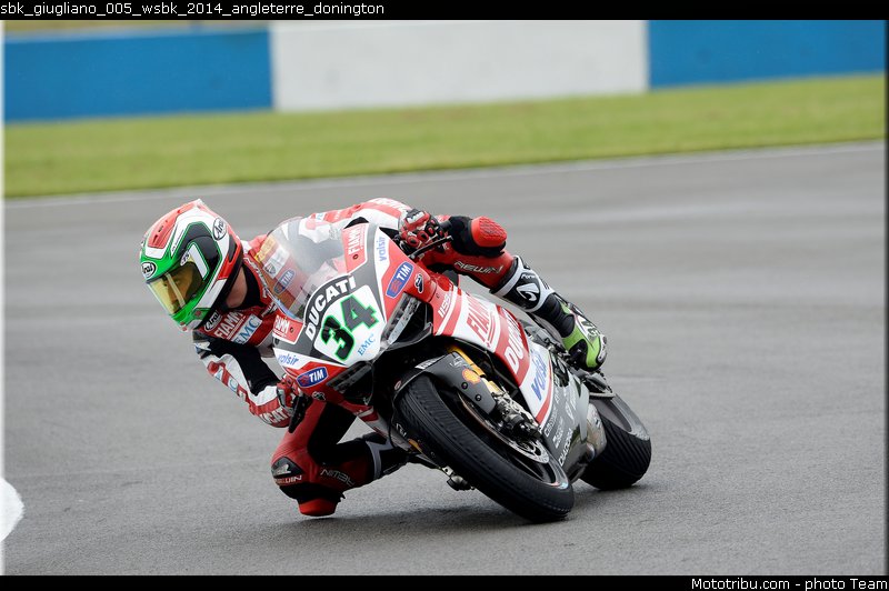 sbk_giugliano_005_wsbk_2014_angleterre_donington