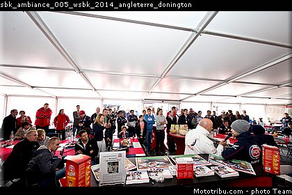 sbk_ambiance_005_wsbk_2014_angleterre_donington.jpg