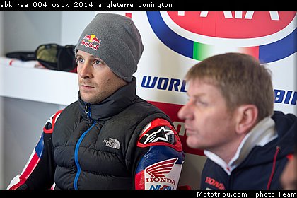 sbk_rea_004_wsbk_2014_angleterre_donington.jpg