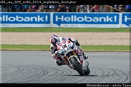 sbk_rea_005_wsbk_2014_angleterre_donington.jpg