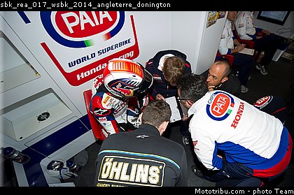 sbk_rea_017_wsbk_2014_angleterre_donington.jpg