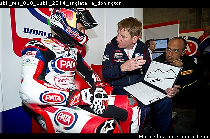 sbk_rea_018_wsbk_2014_angleterre_donington.jpg