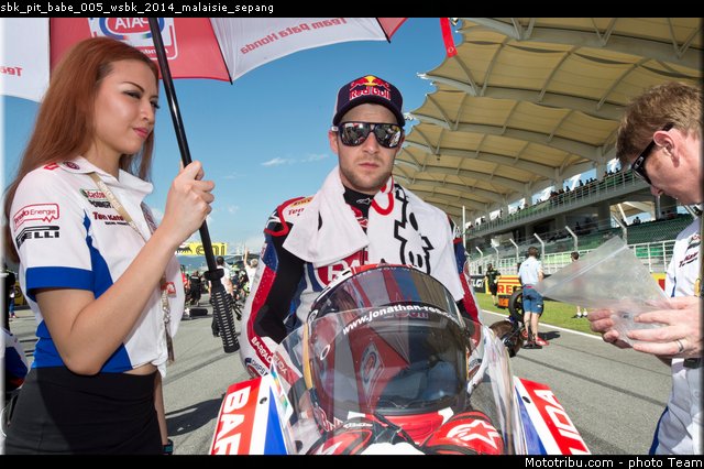 sbk_pit_babe_005_wsbk_2014_malaisie_sepang