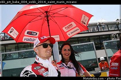 sbk_pit_babe_004_wsbk_2014_saint_marin_misano.jpg
