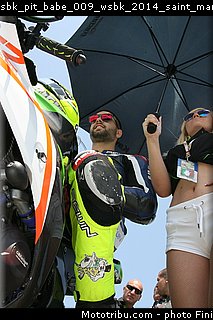 sbk_pit_babe_009_wsbk_2014_saint_marin_misano.jpg