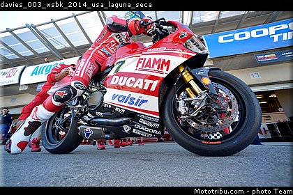 davies_003_wsbk_2014_usa_laguna_seca.jpg