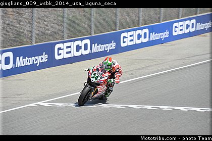 giugliano_009_wsbk_2014_usa_laguna_seca.jpg