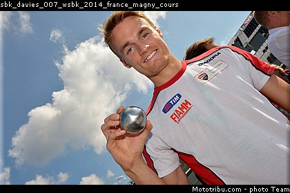 sbk_davies_007_wsbk_2014_france_magny_cours.jpg