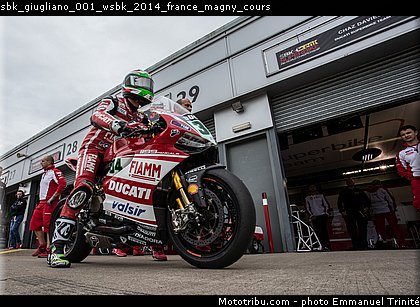 sbk_giugliano_001_wsbk_2014_france_magny_cours.jpg