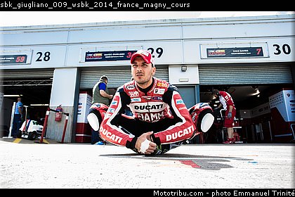 sbk_giugliano_009_wsbk_2014_france_magny_cours.jpg