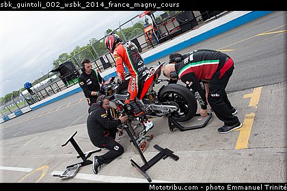 sbk_guintoli_002_wsbk_2014_france_magny_cours.jpg
