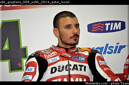 sbk_giugliano_008_wsbk_2014_qatar_losail.jpg
